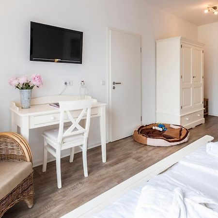 Hotel, Restaurant, Cafe Pharisaeerhof - Nordseeurlaub Mit Hund Nordstrand Esterno foto