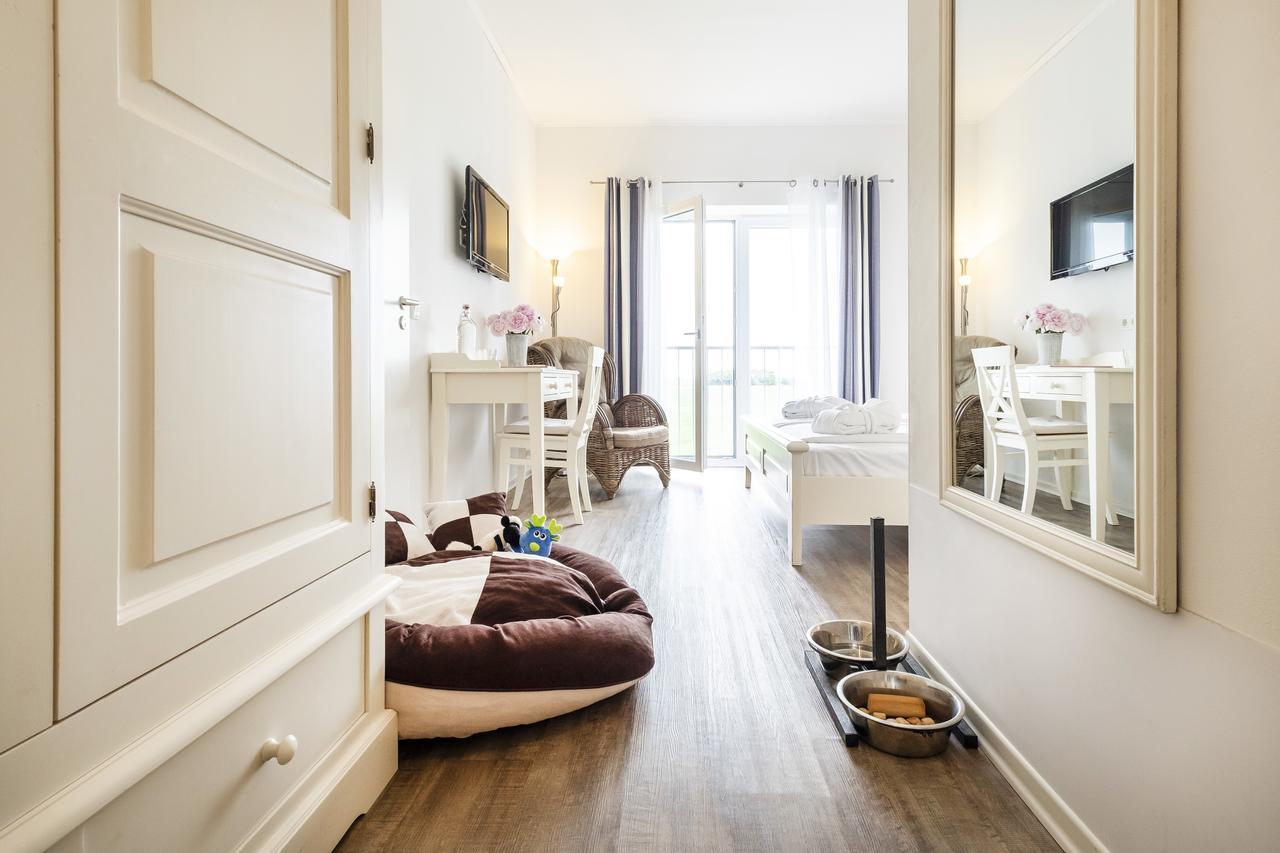 Hotel, Restaurant, Cafe Pharisaeerhof - Nordseeurlaub Mit Hund Nordstrand Esterno foto